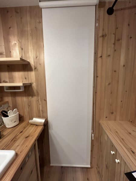 クローゼット入口・ロールスクリーン