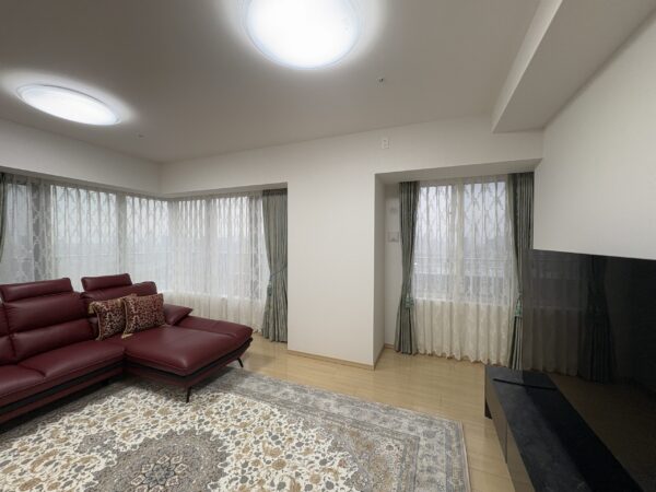 窓周り カーテン 丈を揃える