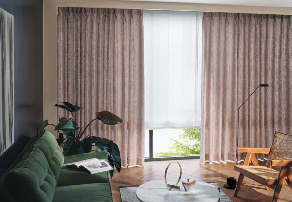 窓周り　カーテンとシェードの組合せ